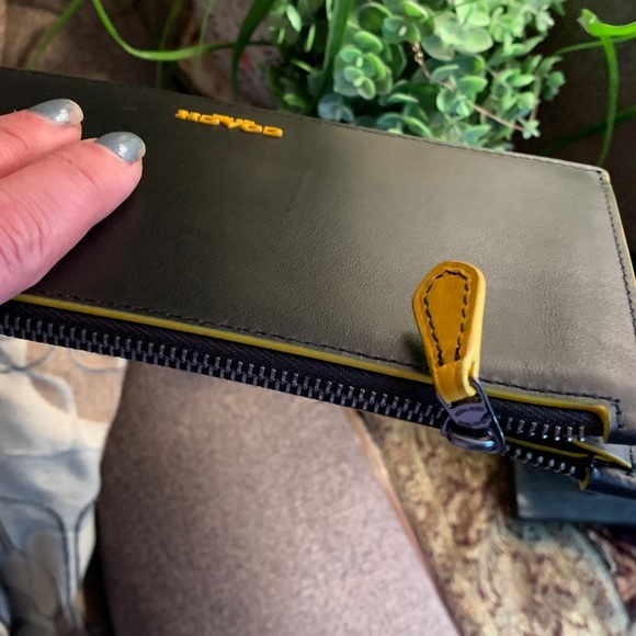 SOLD⛔️Authentic COACH refined calf leather  zip LG wristlet /removable card - Picture 13 of 15